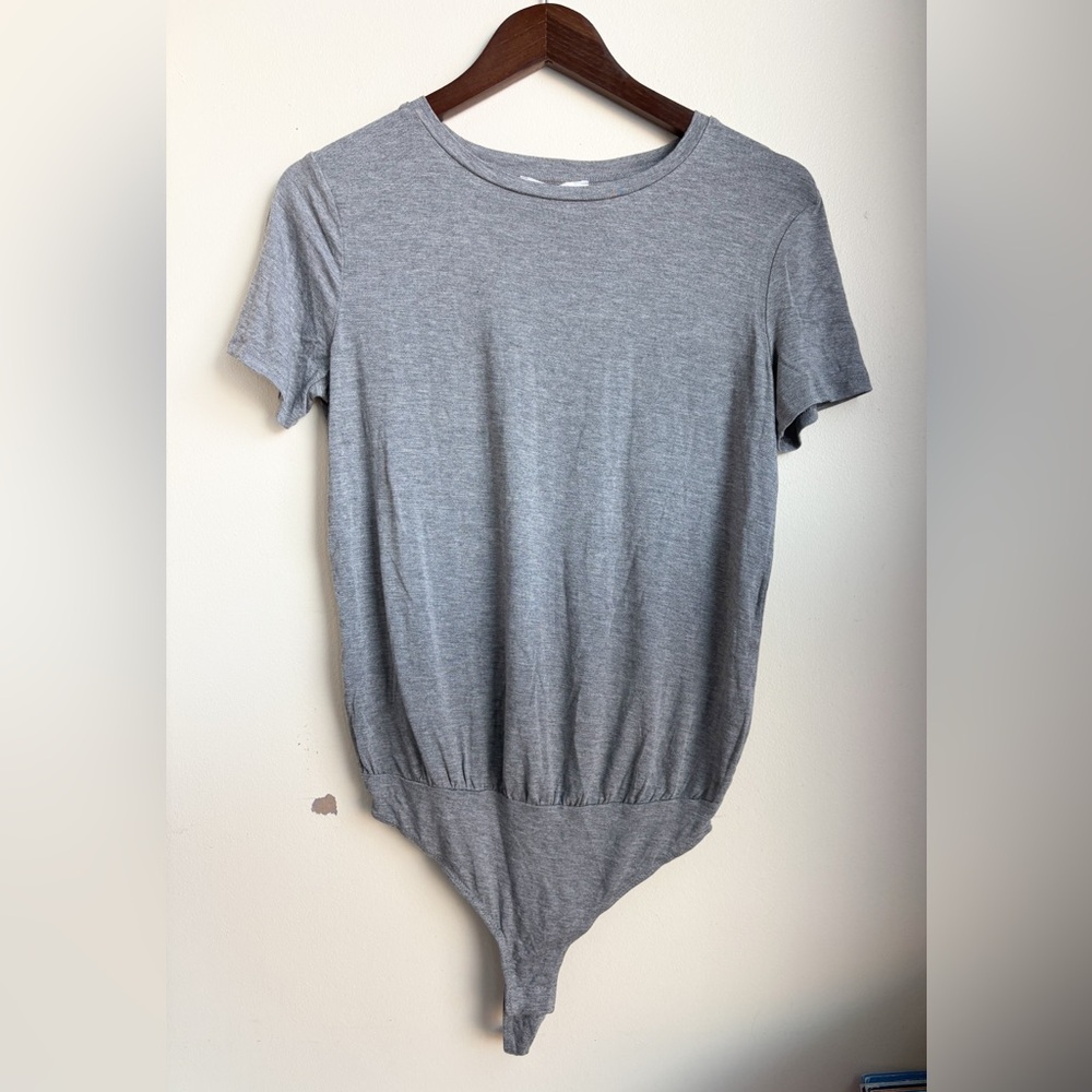 Elodie‎ Gray Short Sleeve Bodysuit Size Small NWT
